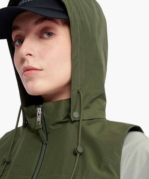 AIGLE(エーグル)の「防風 透湿 撥水 防水 WINDSTOPPER ウインドストッパー スリーブレスジャケット ミリタリーベスト フード脱着可(ベスト・レディース・モスグリーン/ホワイト・38/36)」の7枚目の写真