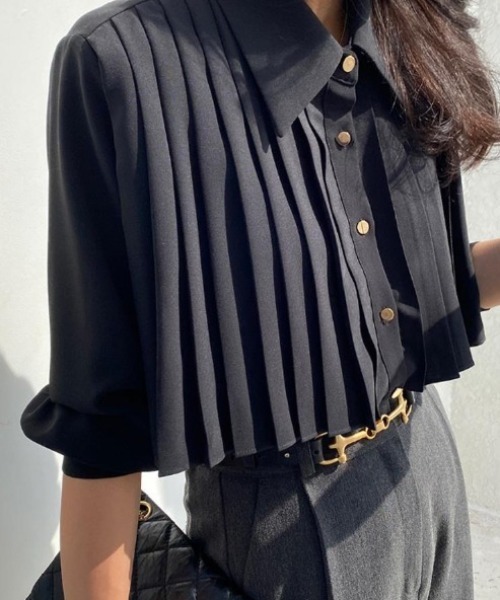 deux amour(ドゥーザムール)の「クロップド丈プリーツ長袖シャツ(シャツ/ブラウス・レディース・ホワイト/ブラック・FREE)」の2枚目の写真