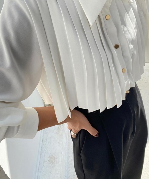 deux amour(ドゥーザムール)の「クロップド丈プリーツ長袖シャツ(シャツ/ブラウス・レディース・ホワイト/ブラック・FREE)」の5枚目の写真