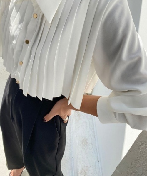 deux amour(ドゥーザムール)の「クロップド丈プリーツ長袖シャツ(シャツ/ブラウス・レディース・ホワイト/ブラック・FREE)」の6枚目の写真
