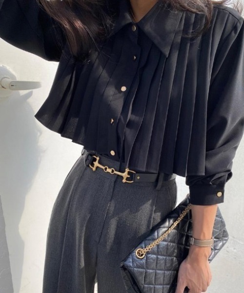 deux amour(ドゥーザムール)の「クロップド丈プリーツ長袖シャツ(シャツ/ブラウス・レディース・ホワイト/ブラック・FREE)」の4枚目の写真