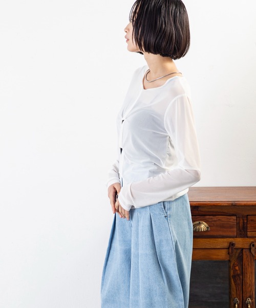 MILLION CARATS（ミリオンカラッツ）の「透け感と立体シルエットでこなれ見え叶う、大人の上品シアートップス（Tシャツ/カットソー・レディース・オフホワイト/グレー/ブラック・FREE）」の6枚目の写真