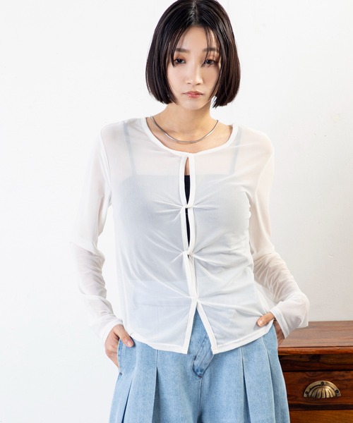 MILLION CARATS（ミリオンカラッツ）の「透け感と立体シルエットでこなれ見え叶う、大人の上品シアートップス（Tシャツ/カットソー・レディース・オフホワイト/グレー/ブラック・FREE）」の9枚目の写真