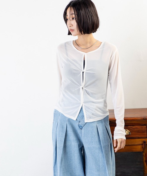 MILLION CARATS（ミリオンカラッツ）の「透け感と立体シルエットでこなれ見え叶う、大人の上品シアートップス（Tシャツ/カットソー・レディース・オフホワイト/グレー/ブラック・FREE）」の17枚目の写真