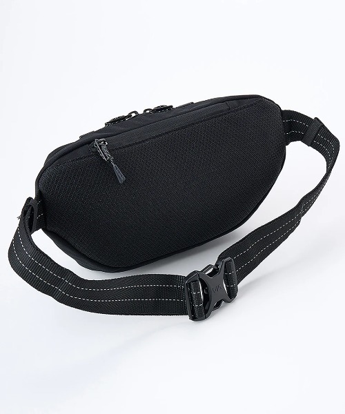 RVCA（ルーカ）の「RVCA レディース SURPLUS WAISTPACK 【2025年夏モデル】/ルーカロゴワンポイントナイロンボディバッグ・ウエストポーチ（ボディバッグ/ウエストポーチ・レディース・ブラック・FREE）」の2枚目の写真