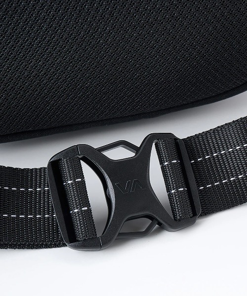 RVCA（ルーカ）の「RVCA レディース SURPLUS WAISTPACK 【2025年夏モデル】/ルーカロゴワンポイントナイロンボディバッグ・ウエストポーチ（ボディバッグ/ウエストポーチ・レディース・ブラック・FREE）」の9枚目の写真