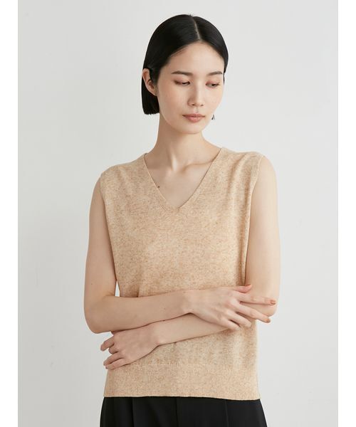 MIESROHE(ミースロエ)の「リネン混Vネックショートニットベスト(ニット/セーター・レディース・チャコールグレー/ベージュ/グリーン・FREE)」の2枚目の写真
