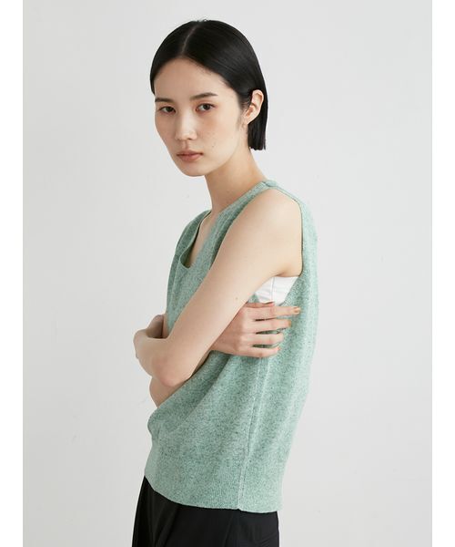 MIESROHE(ミースロエ)の「リネン混Vネックショートニットベスト(ニット/セーター・レディース・チャコールグレー/ベージュ/グリーン・FREE)」の3枚目の写真