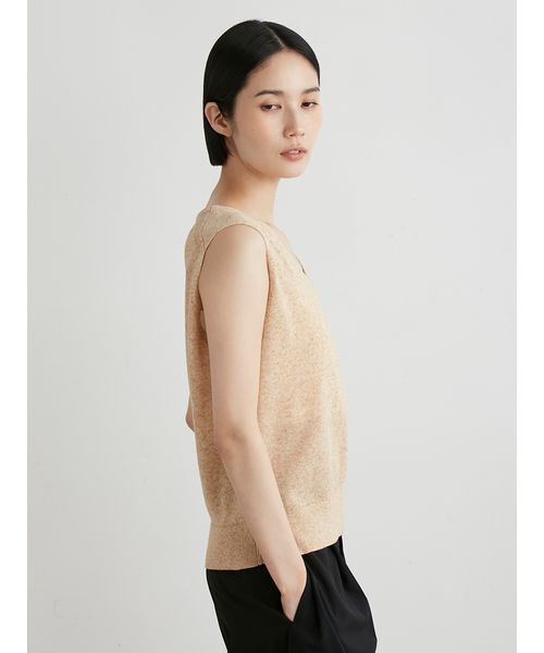 MIESROHE(ミースロエ)の「リネン混Vネックショートニットベスト(ニット/セーター・レディース・チャコールグレー/ベージュ/グリーン・FREE)」の9枚目の写真
