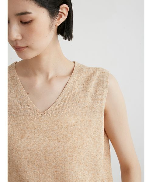 MIESROHE(ミースロエ)の「リネン混Vネックショートニットベスト(ニット/セーター・レディース・チャコールグレー/ベージュ/グリーン・FREE)」の11枚目の写真