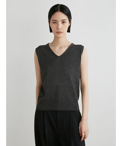 MIESROHE(ミースロエ)の「リネン混Vネックショートニットベスト(ニット/セーター・レディース・チャコールグレー/ベージュ/グリーン・FREE)」の13枚目の写真