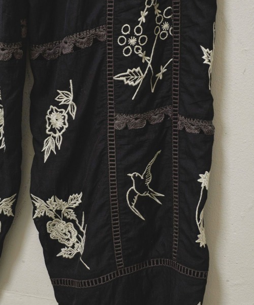 TODAYFUL（トゥデイフル）の「TODAYFUL Embroidery Patchwork Trousers
