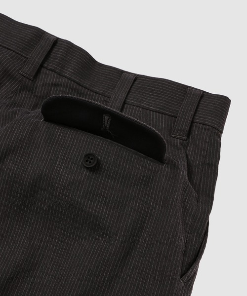 WhoWhat(フーワット)の「2 TUCK TROUSERS(スラックス・メンズ・ブラック×ピンク/ブラック×イエロー・M)」の5枚目の写真