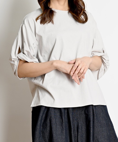 MARAI(マーライ)の「ツイストスリーブカットソー 半袖(Tシャツ/カットソー・レディース・モカ/チャコール/グレー/アイボリー・FREE)」の9枚目の写真