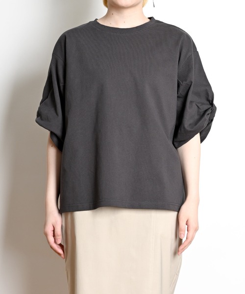 MARAI(マーライ)の「ツイストスリーブカットソー 半袖(Tシャツ/カットソー・レディース・モカ/チャコール/グレー/アイボリー・FREE)」の11枚目の写真