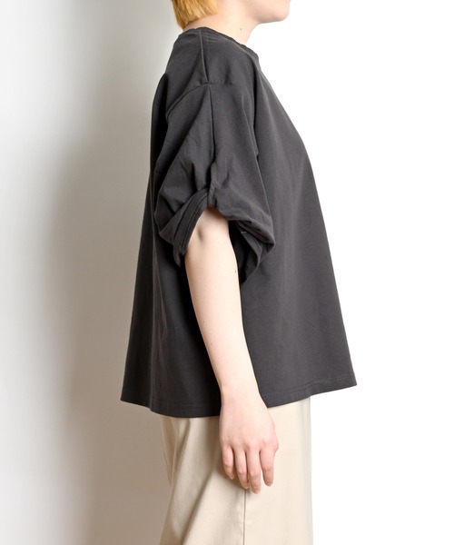 MARAI(マーライ)の「ツイストスリーブカットソー 半袖(Tシャツ/カットソー・レディース・モカ/チャコール/グレー/アイボリー・FREE)」の13枚目の写真