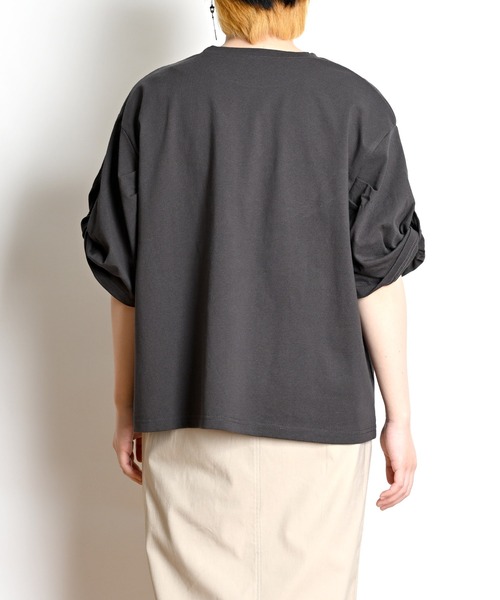 MARAI(マーライ)の「ツイストスリーブカットソー 半袖(Tシャツ/カットソー・レディース・モカ/チャコール/グレー/アイボリー・FREE)」の14枚目の写真