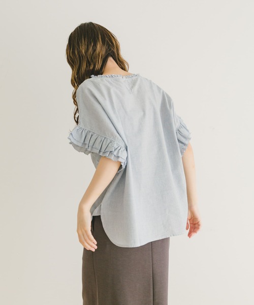 ITEMS URBANRESEARCH(アイテムズ アーバンリサーチ)の「ダブルフリルブラウス(シャツ/ブラウス・レディース・ストライプ/ホワイト/ブラウン・FREE)」の9枚目の写真