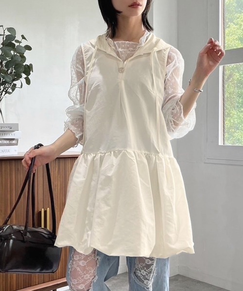 Jewelobe(ジュエローブ)の「バルーンスカートフーディーミニワンピース(ワンピース・レディース・オフホワイト/ブラック/ピンク・FREE)」の1枚目の写真