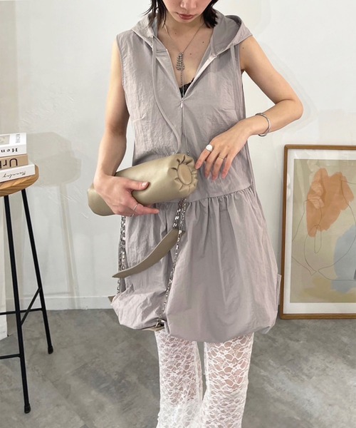 Jewelobe(ジュエローブ)の「バルーンスカートフーディーミニワンピース(ワンピース・レディース・オフホワイト/ブラック/ピンク・FREE)」の11枚目の写真