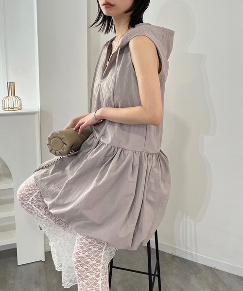 Jewelobe(ジュエローブ)の「バルーンスカートフーディーミニワンピース(ワンピース・レディース・オフホワイト/ブラック/ピンク・FREE)」の12枚目の写真