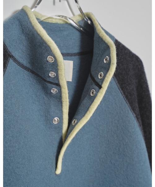 TODAYFUL（トゥデイフル）の「TODAYFUL Wool 100 Piping Pullover（その他アウター・レディース・ダークグレー/ネイビー/ブラウン・FREE）」の5枚目の写真