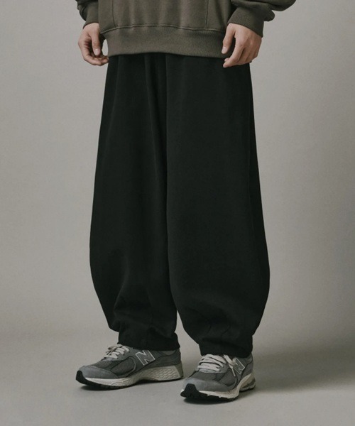 Vini（ヴィニ）の「【Vini】ダブルジャージー バルーンフィット スウェットパンツ（スウェットパンツ・レディース・グレー系その他/ブラック/グレー・LARGE/MEDIUM/SMALL/X-LARGE）」の16枚目の写真