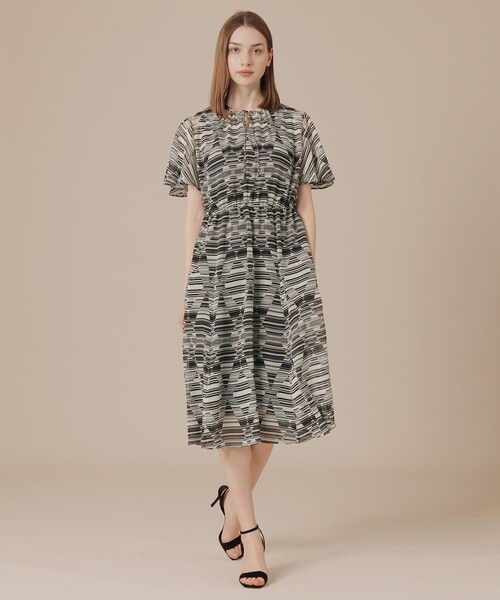 MACKINTOSH LONDON（マッキントッシュ ロンドン）の「ダイヤボーダープリントワンピース（ワンピース・レディース・ブラック・40/38）」の2枚目の写真