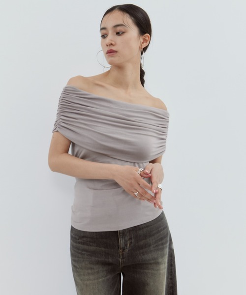 STUDIOUS(ステュディオス)の「【determ/デターム】《STUDIOUS別注》OFF SHOULDER TOPS/オフショルダートップス(Tシャツ/カットソー・レディース・ブラック/ベージュ/ホワイト・2/0)」の16枚目の写真