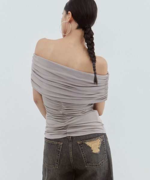 STUDIOUS(ステュディオス)の「【determ/デターム】《STUDIOUS別注》OFF SHOULDER TOPS/オフショルダートップス(Tシャツ/カットソー・レディース・ブラック/ベージュ/ホワイト・2/0)」の17枚目の写真