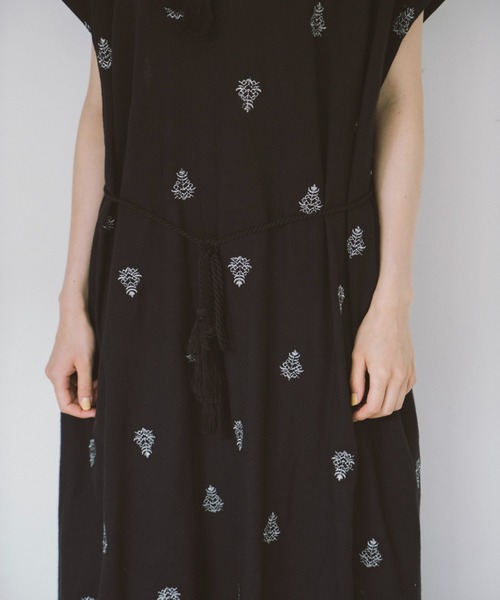 THEATRE PRODUCTS(シアタープロダクツ)の「エンブロイダリーワンピース(ワンピース・レディース・ホワイト/ブラック・FREE)」の6枚目の写真
