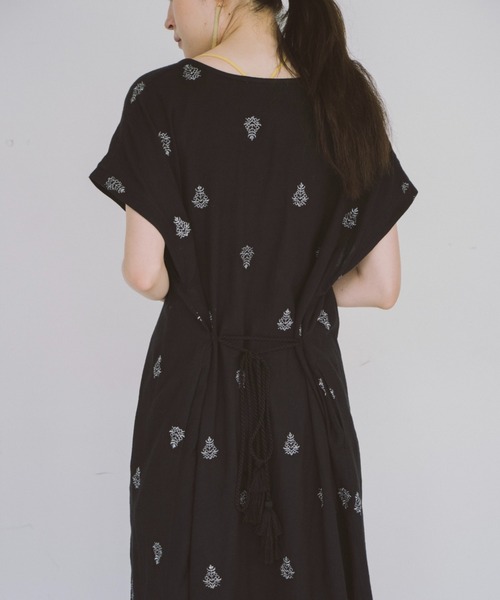 THEATRE PRODUCTS(シアタープロダクツ)の「エンブロイダリーワンピース(ワンピース・レディース・ホワイト/ブラック・FREE)」の8枚目の写真
