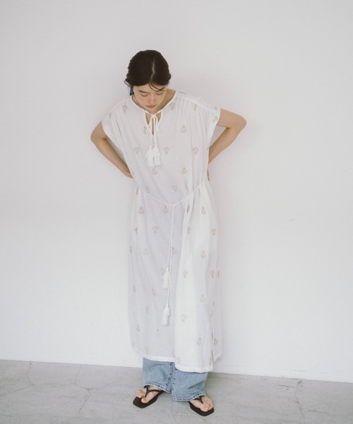 THEATRE PRODUCTS(シアタープロダクツ)の「エンブロイダリーワンピース(ワンピース・レディース・ホワイト/ブラック・FREE)」の11枚目の写真