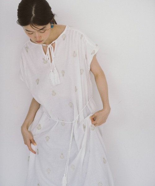 THEATRE PRODUCTS(シアタープロダクツ)の「エンブロイダリーワンピース(ワンピース・レディース・ホワイト/ブラック・FREE)」の12枚目の写真