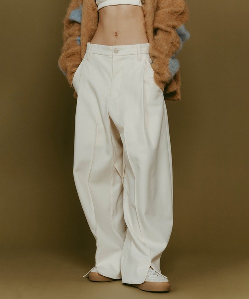 Knuth Marf（クヌースマーフ）の「【Knuth Marf】front slit pants（スラックス・レディース・ブラック/ブラウン/ホワイト・XS/S）」の2枚目の写真