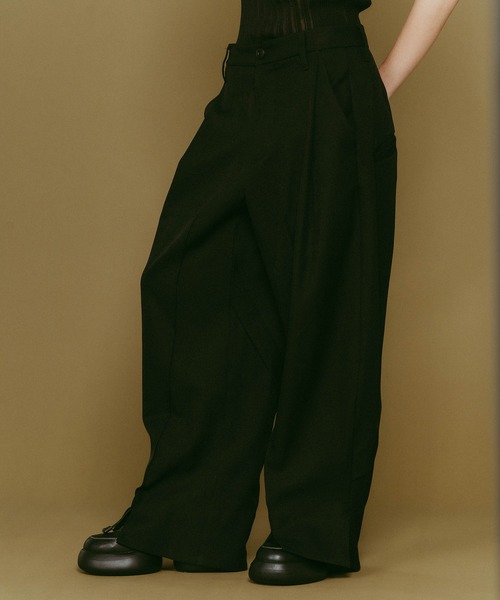 Knuth Marf（クヌースマーフ）の「【Knuth Marf】front slit pants（スラックス・レディース・ブラック/ブラウン/ホワイト・XS/S）」の3枚目の写真