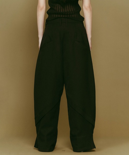 Knuth Marf（クヌースマーフ）の「【Knuth Marf】front slit pants（スラックス・レディース・ブラック/ブラウン/ホワイト・XS/S）」の17枚目の写真