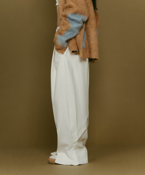 Knuth Marf（クヌースマーフ）の「【Knuth Marf】front slit pants（スラックス・レディース・ブラック/ブラウン/ホワイト・XS/S）」の18枚目の写真