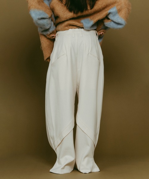 Knuth Marf（クヌースマーフ）の「【Knuth Marf】front slit pants（スラックス・レディース・ブラック/ブラウン/ホワイト・XS/S）」の8枚目の写真