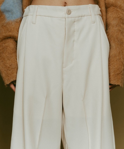 Knuth Marf（クヌースマーフ）の「【Knuth Marf】front slit pants（スラックス・レディース・ブラック/ブラウン/ホワイト・XS/S）」の4枚目の写真