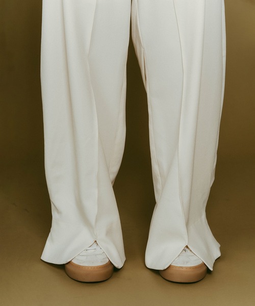 Knuth Marf（クヌースマーフ）の「【Knuth Marf】front slit pants（スラックス・レディース・ブラック/ブラウン/ホワイト・XS/S）」の10枚目の写真