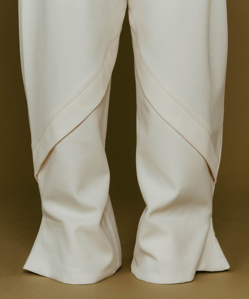 Knuth Marf（クヌースマーフ）の「【Knuth Marf】front slit pants（スラックス・レディース・ブラック/ブラウン/ホワイト・XS/S）」の14枚目の写真