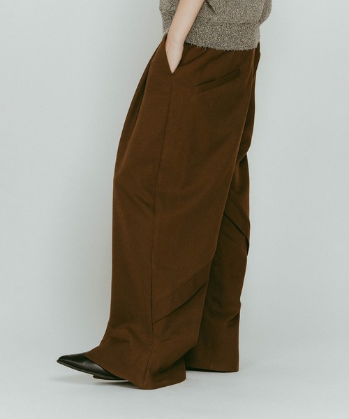 Knuth Marf（クヌースマーフ）の「【Knuth Marf】front slit pants（スラックス・レディース・ブラック/ブラウン/ホワイト・XS/S）」の19枚目の写真