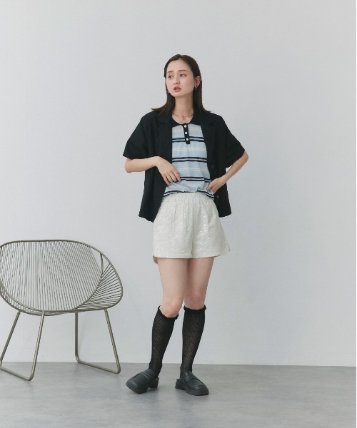 ad thie(アドティエ)の「スパンコール フラワー ショートパンツ(その他パンツ・レディース・オフホワイト/ブラック・FREE)」の3枚目の写真