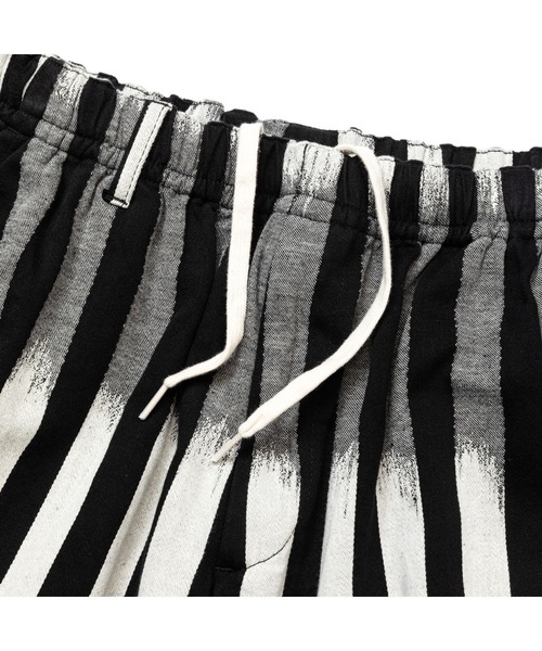 CALEE（キャリー）の「KASURI STRIPE JACQUARD EASY SHORTS（その他パンツ・メンズ・ブラック×ホワイト・LARGE/MEDIUM）」の3枚目の写真
