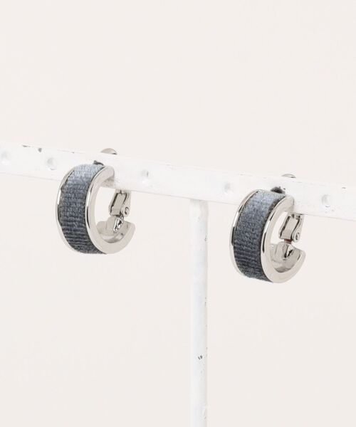 GOLDY(ゴールディ)の「【GOLDY】Semi-hoope earrings 2250907※(イヤリング・レディース・ブラウン/レッド/ブルー/グリーン・FREE)」の4枚目の写真