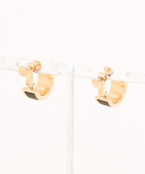 GOLDY(ゴールディ)の「【GOLDY】Semi-hoope earrings 2250907※(イヤリング・レディース・ブラウン/レッド/ブルー/グリーン・FREE)」の5枚目の写真
