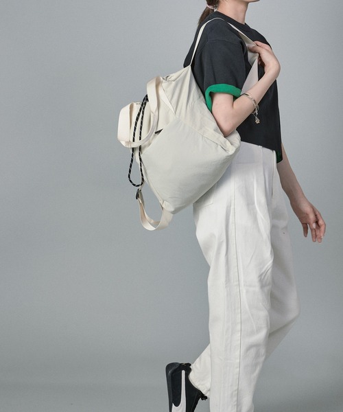 &MARKS(アンドマークス)の「N21【軽量】2WAYナイロンライトバッグ(トートバッグ・レディース・ブラック/カーキ/ベージュ/ホワイト・FREE)」の6枚目の写真