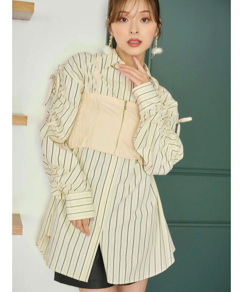 MERCURYDUO（マーキュリーデュオ）の「シャーリングZIPビスチェセットシャツ（シャツ/ブラウス・レディース・オフホワイト/ピンク/イエロー・FREE）」の11枚目の写真