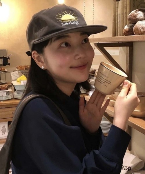 LA VORAGINE（ラ ヴォラジネ）の「ロゴベースボールキャップ　帽子（キャップ・レディース・アイボリー/グレー/レッド/キャメル・FREE）」の2枚目の写真